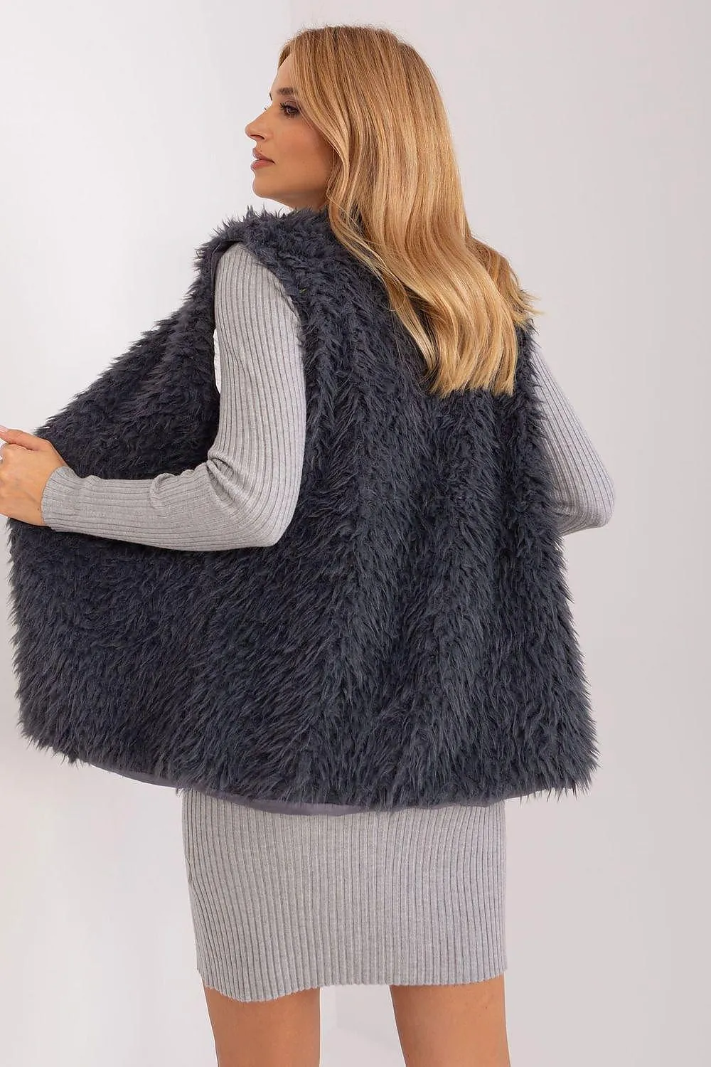 Elegant Faux Fur Vest for Every Occasion