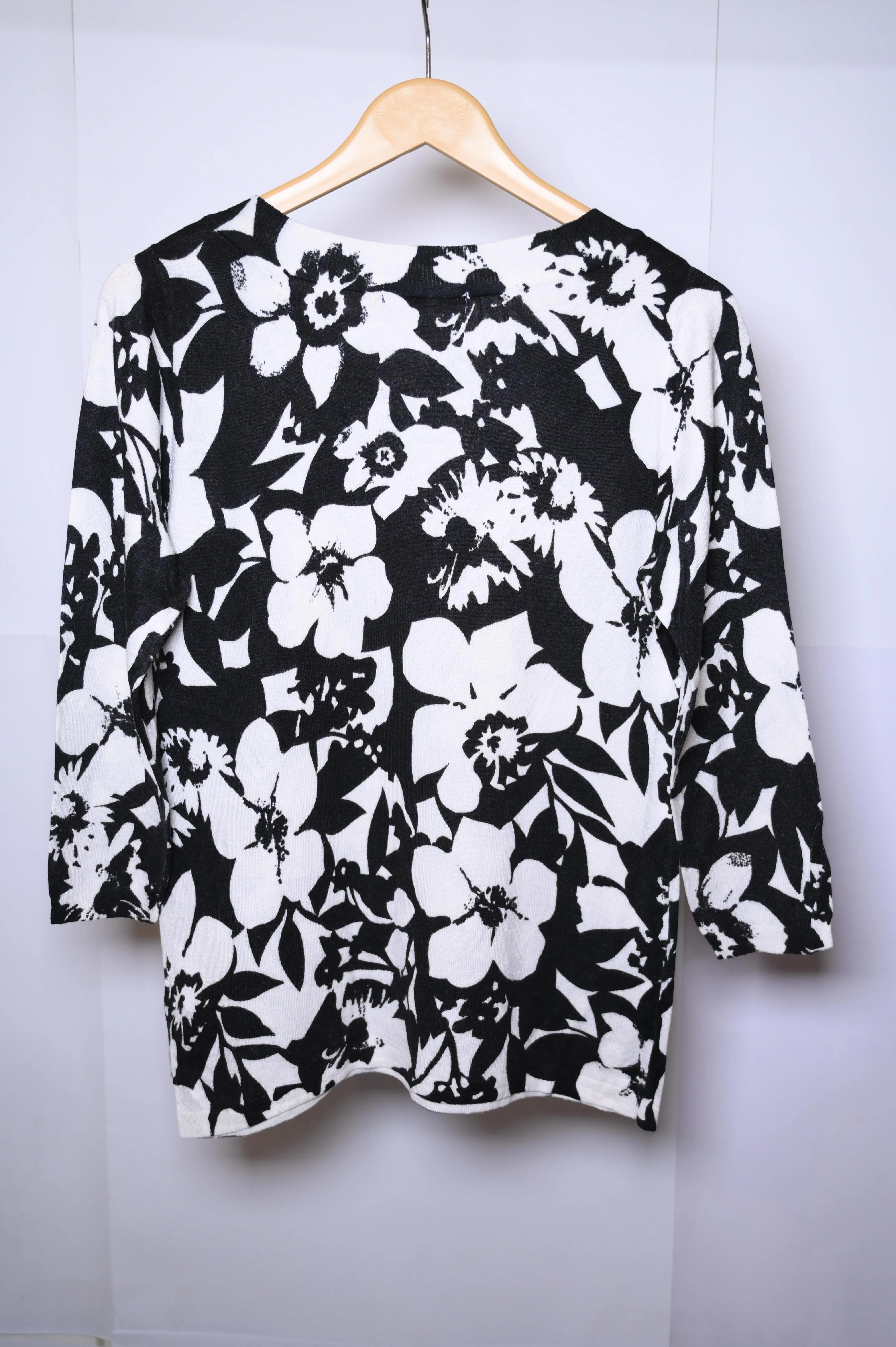 M&S Small Black and White Flower Sweatshirt