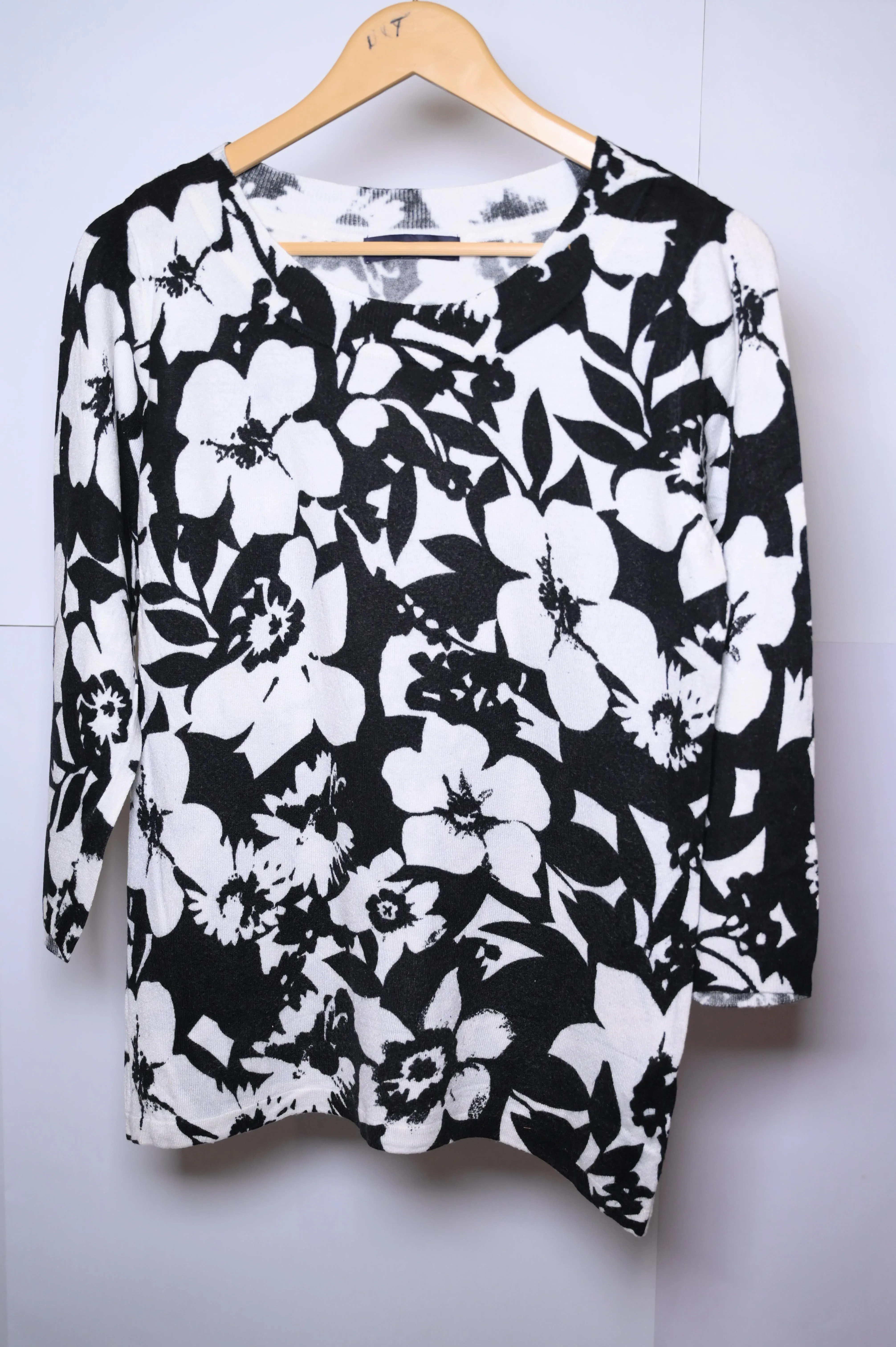 M&S Small Black and White Flower Sweatshirt