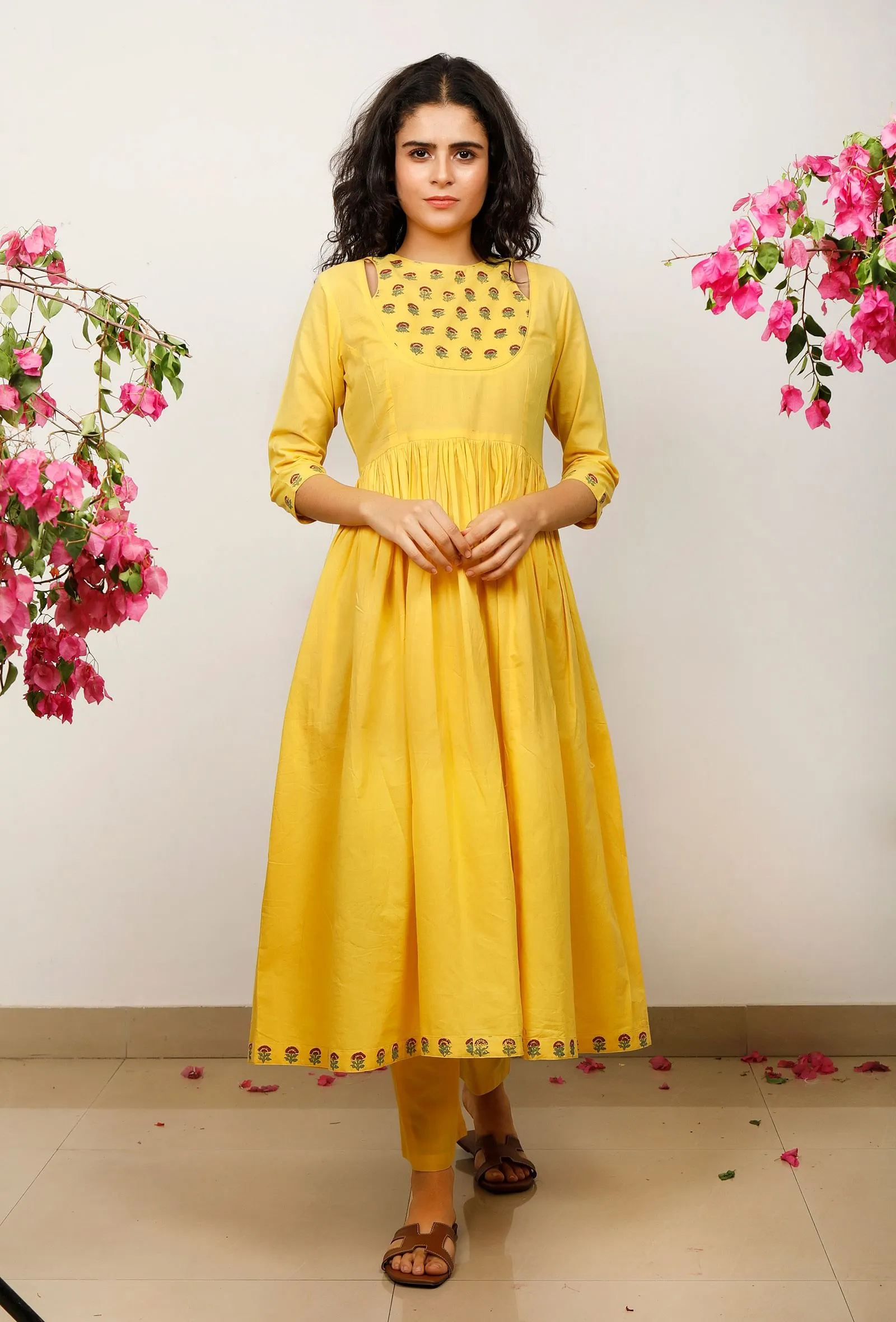 Set of 2: Yellow Cotton Kurta with Yellow Solid straight Cotton Pants